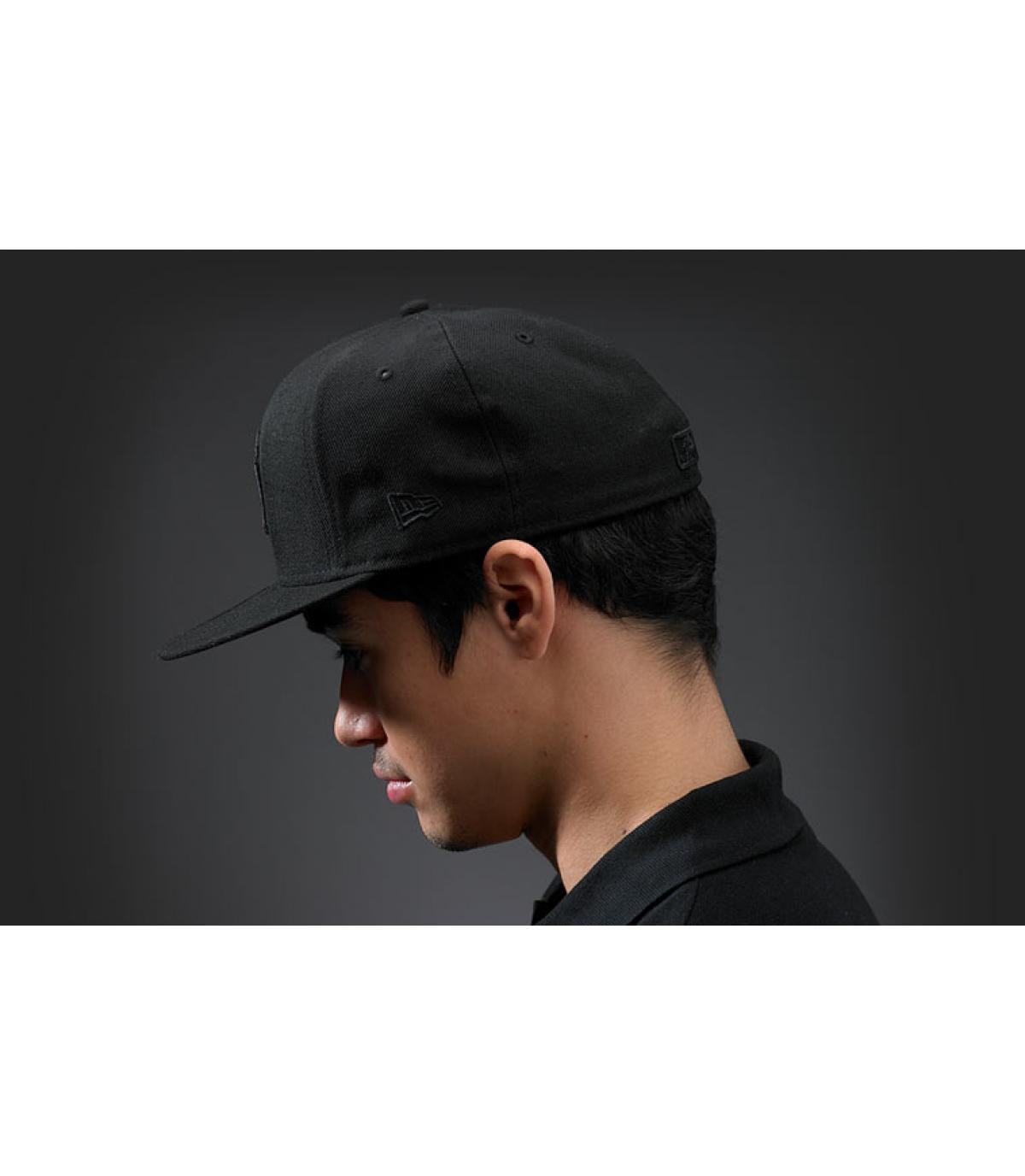 Die schwarze Cap New Era